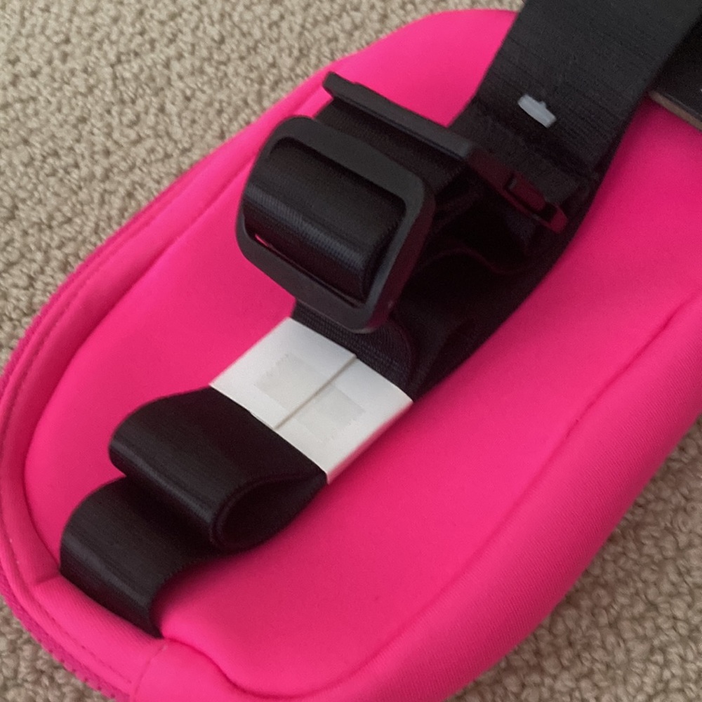 NEW Apana See Me Run Belt Bag Adjustable Zippered Hot Pink One Size O/S NWT - Picture 5 of 9